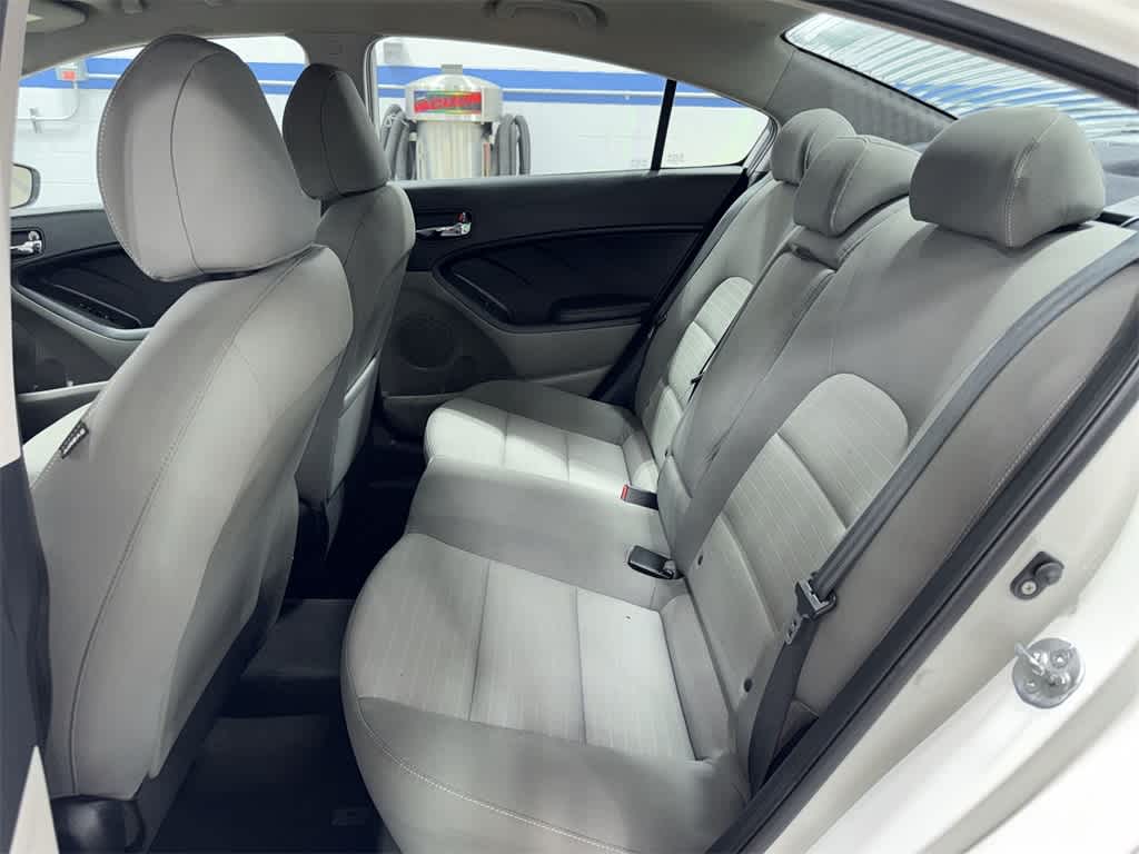 Thumbnail: 2016 Kia Forte - 16