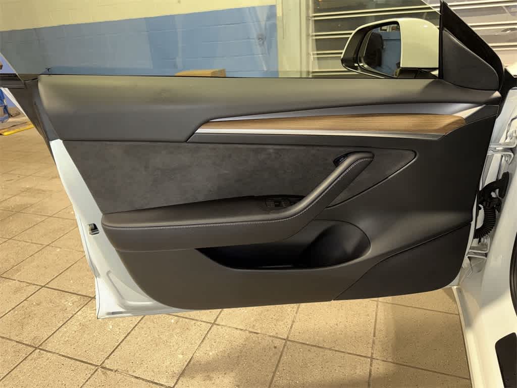 Thumbnail: 2023 Tesla Model 3 - 29