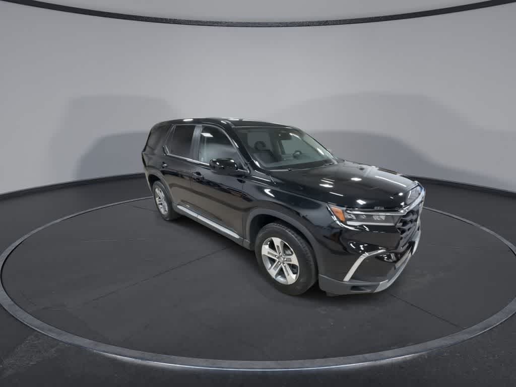 Thumbnail: 2023 Honda Pilot - 2