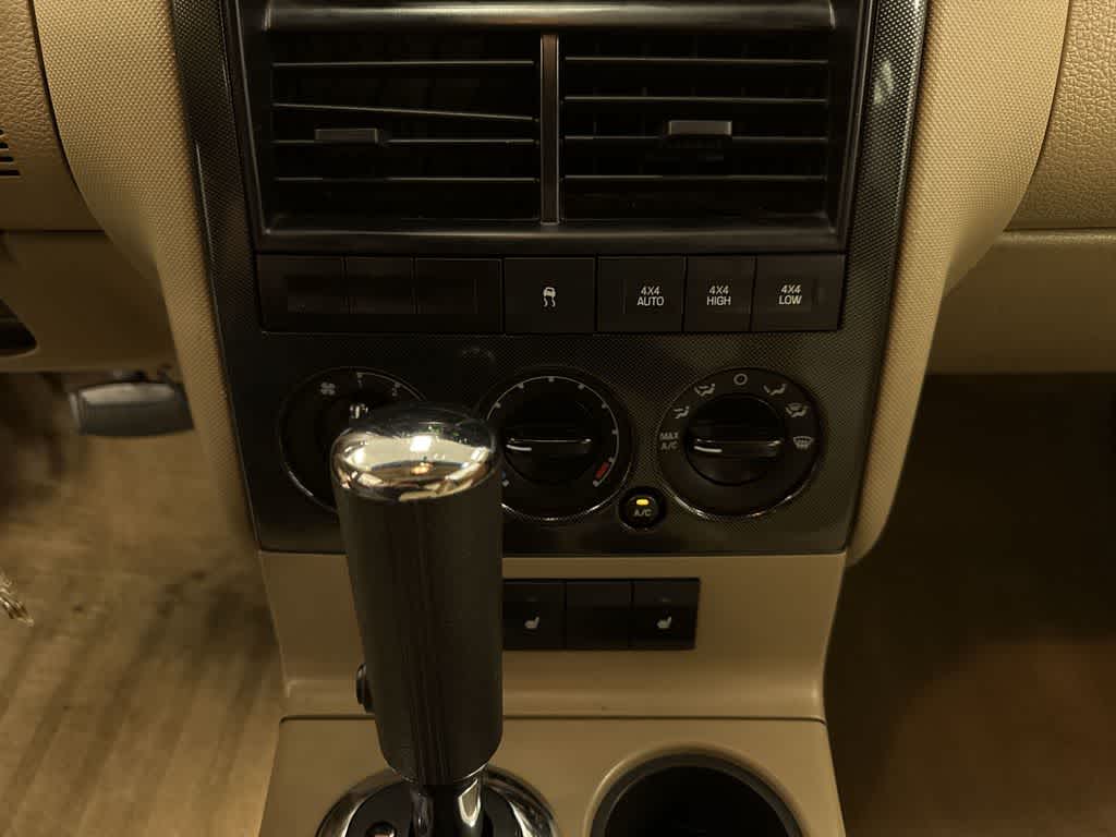 Thumbnail: 2010 Ford Explorer - 22