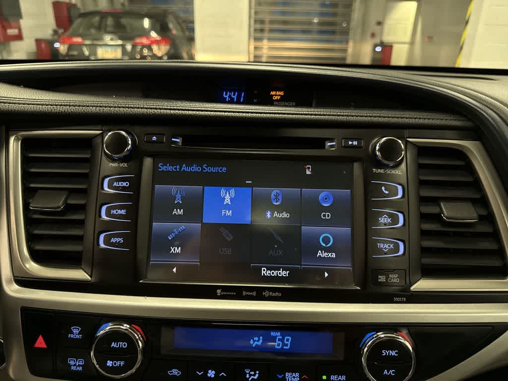 Thumbnail: 2017 Toyota Highlander - 22
