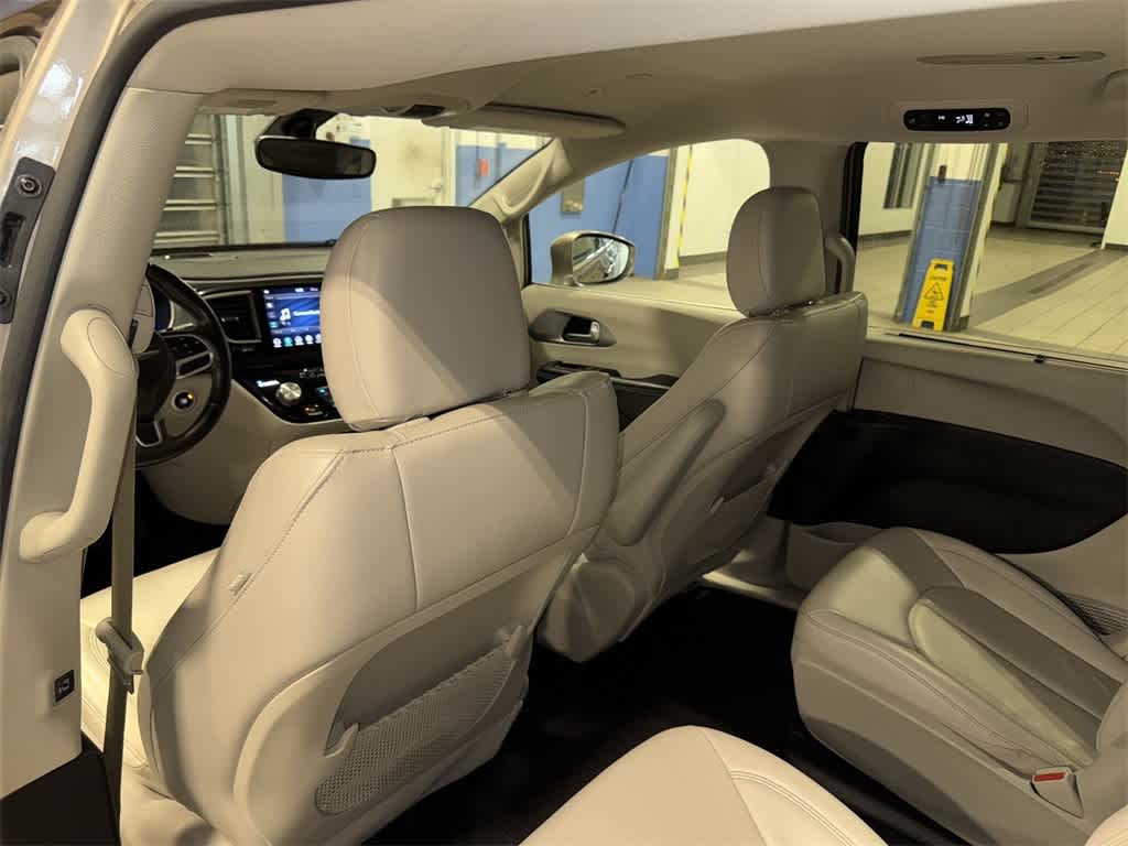 Thumbnail: 2018 Chrysler Pacifica - 29