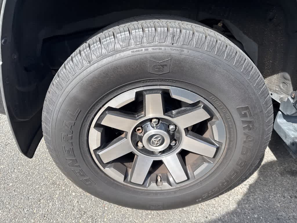 Thumbnail: 2019 Toyota 4Runner - 25