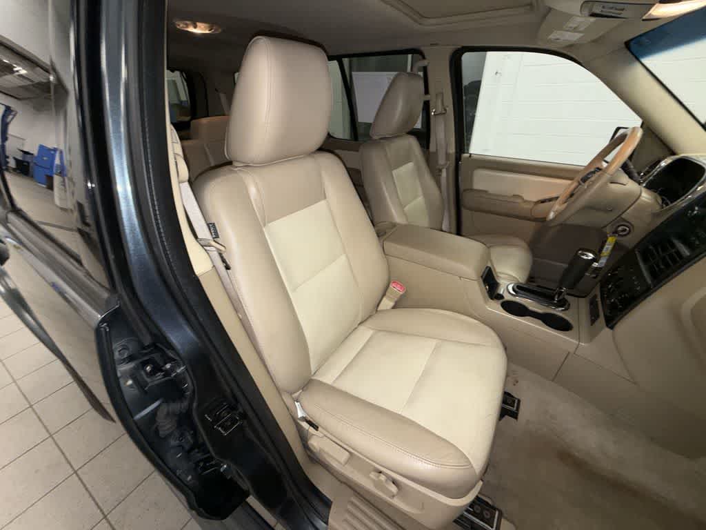 Thumbnail: 2010 Ford Explorer - 16