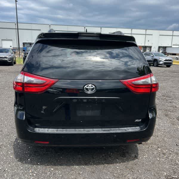 Thumbnail: 2020 Toyota Sienna - 6