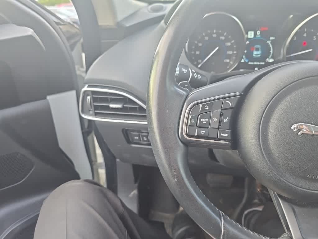 Thumbnail: 2020 Jaguar F-Pace - 24