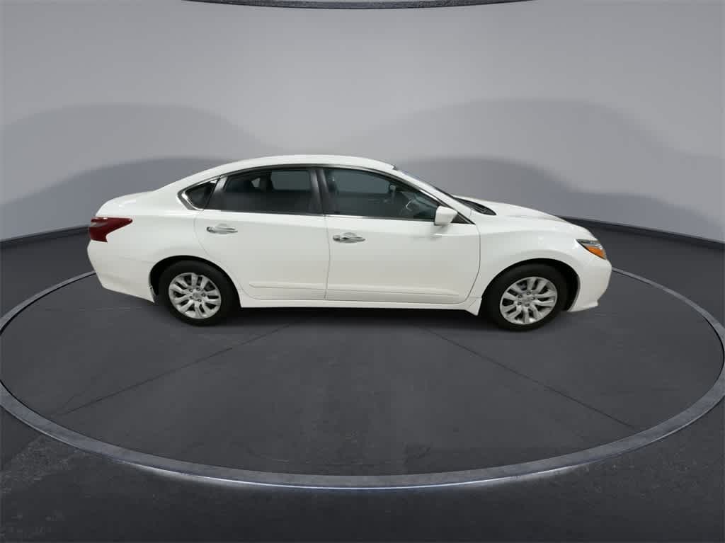 Thumbnail: 2018 Nissan Altima - 9