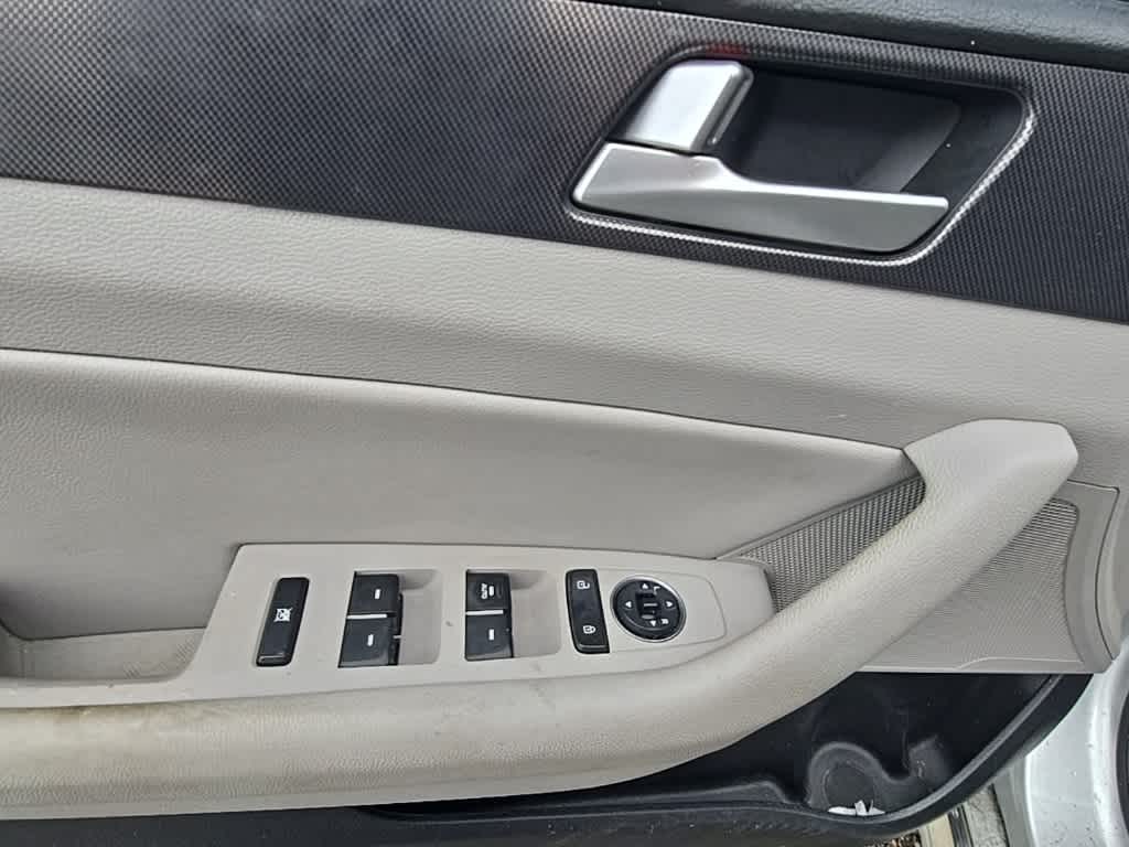 Thumbnail: 2016 Hyundai Sonata - 13