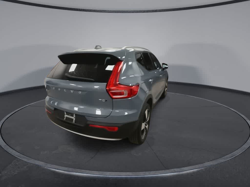 Thumbnail: 2020 Volvo XC40 - 8