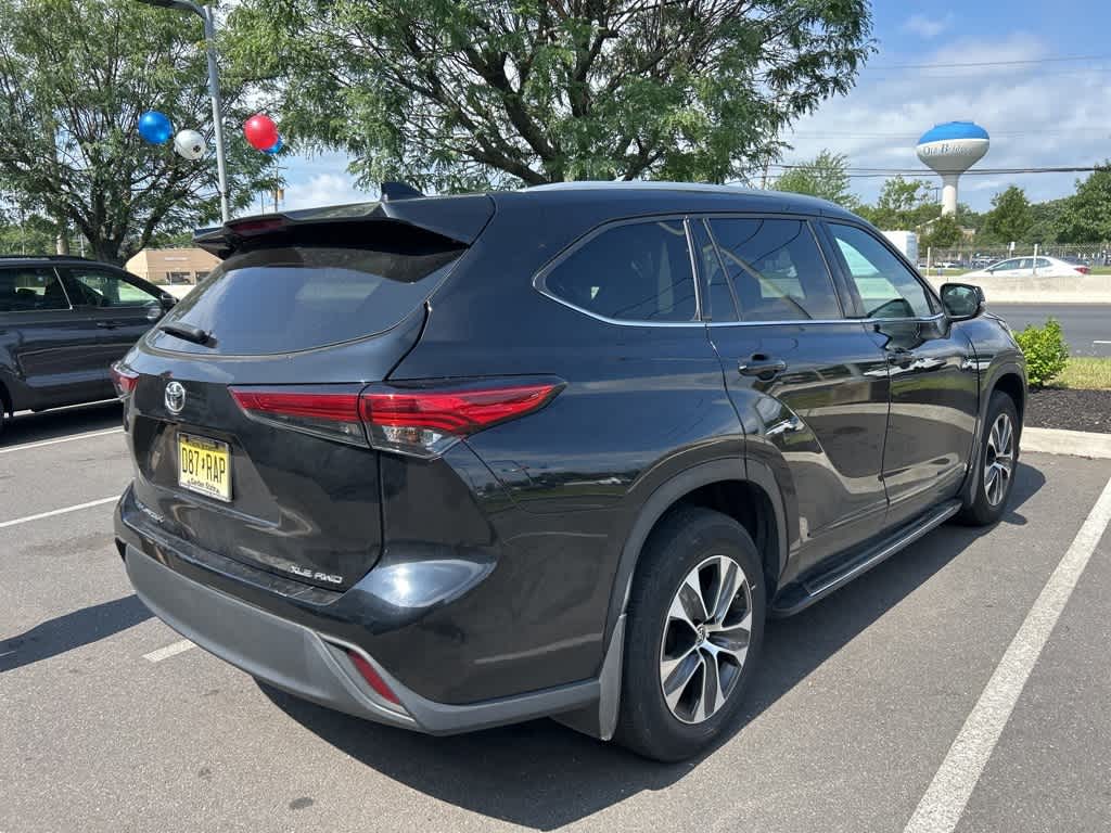 Thumbnail: 2022 Toyota Highlander - 17