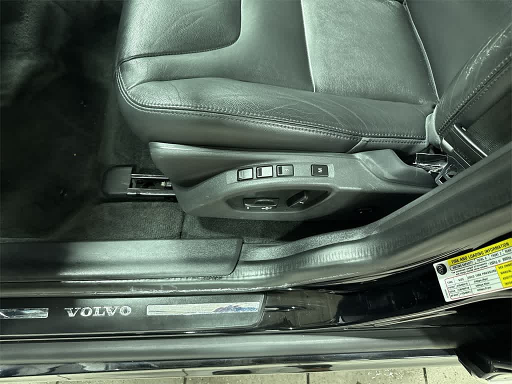 Thumbnail: 2015 Volvo XC60 - 24