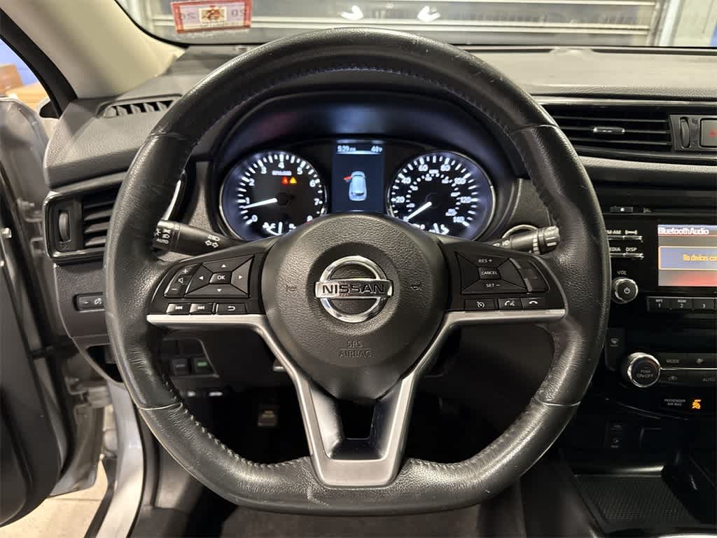 Thumbnail: 2017 Nissan Rogue - 17