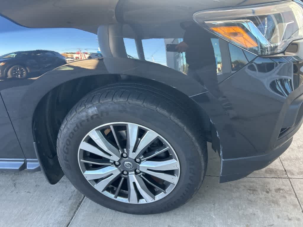 Thumbnail: 2019 Nissan Pathfinder - 4