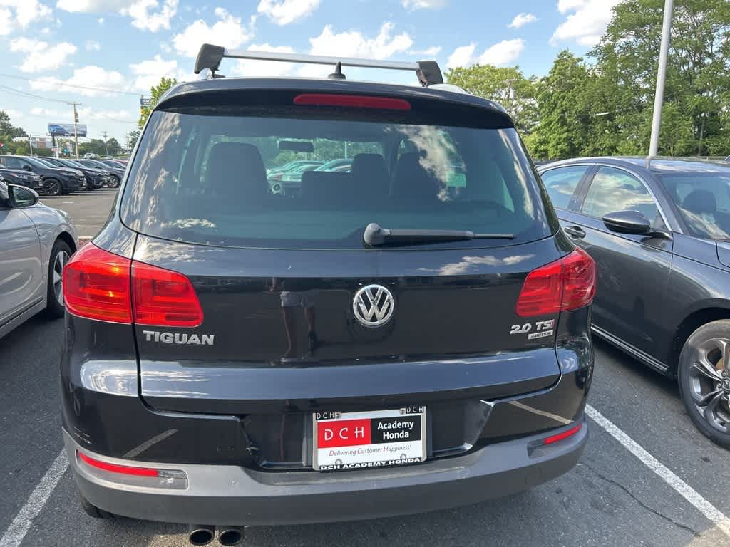 Thumbnail: 2014 Volkswagen Tiguan - 9