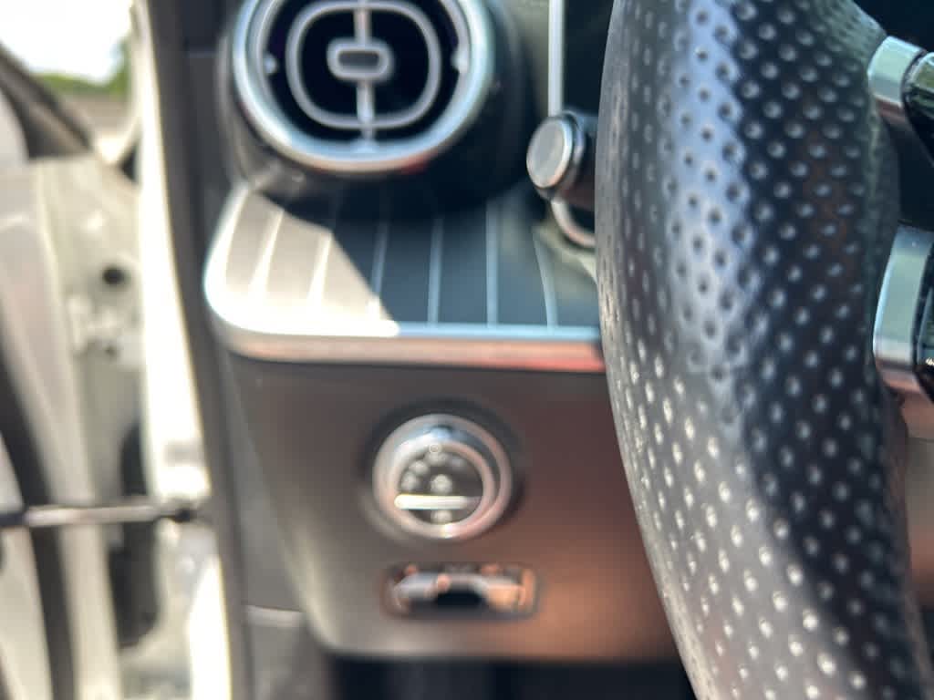 Thumbnail: 2022 Mercedes-Benz C-Class - 6