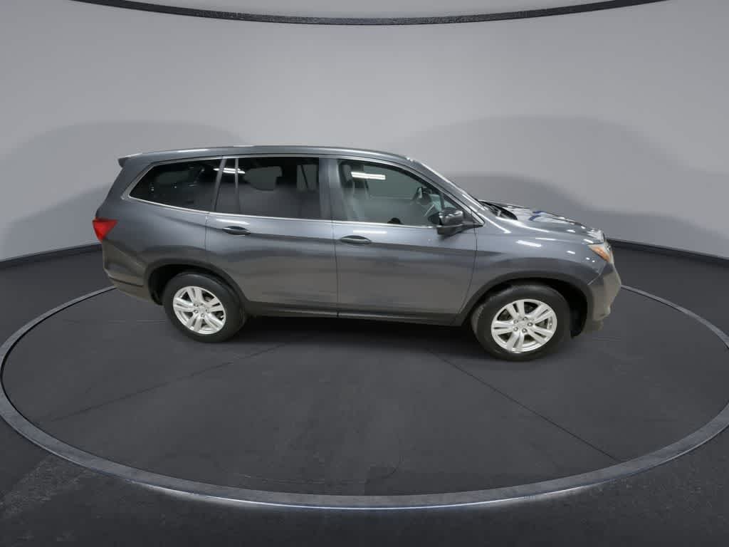 Thumbnail: 2016 Honda Pilot - 9