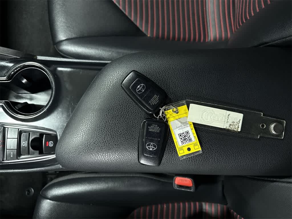 Thumbnail: 2020 Toyota Camry - 31