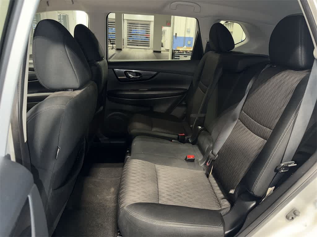 Thumbnail: 2017 Nissan Rogue - 16