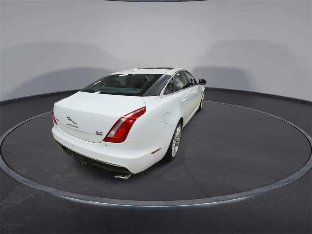 Thumbnail: 2016 Jaguar XJ - 8