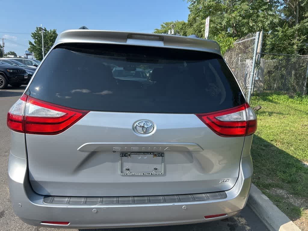Thumbnail: 2015 Toyota Sienna - 8