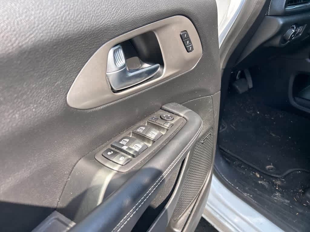 Thumbnail: 2022 Chrysler Pacifica - 14