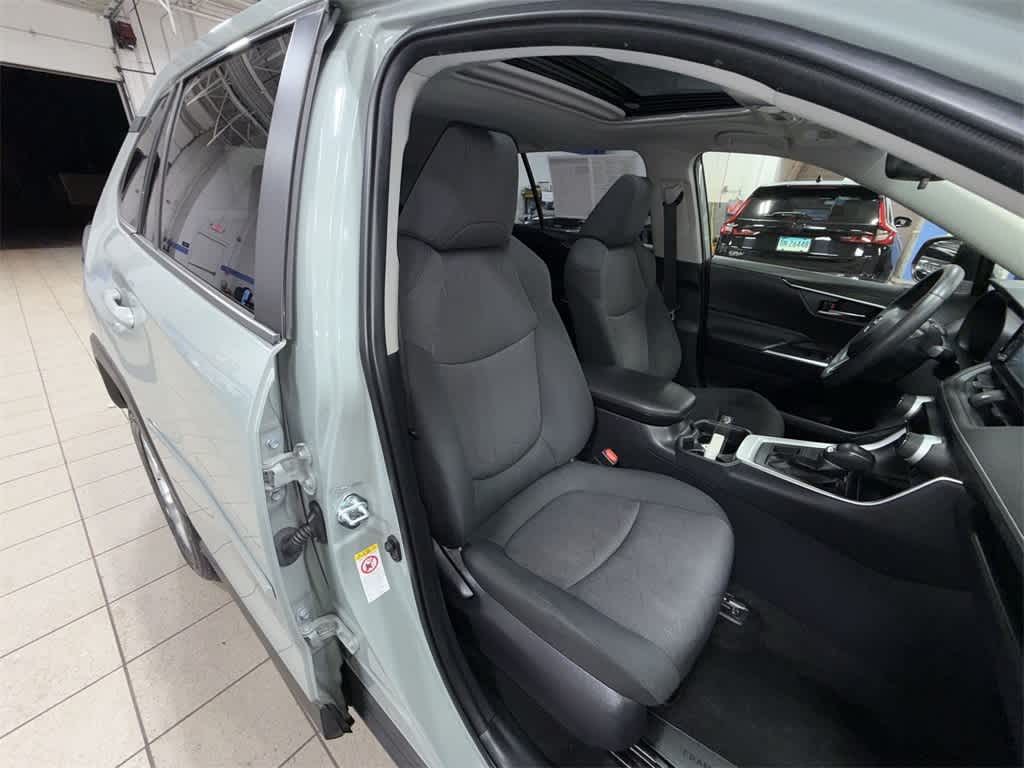 Thumbnail: 2019 Toyota RAV4 - 16