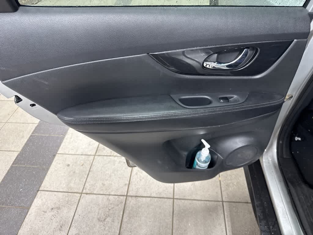 Thumbnail: 2017 Nissan Rogue - 16