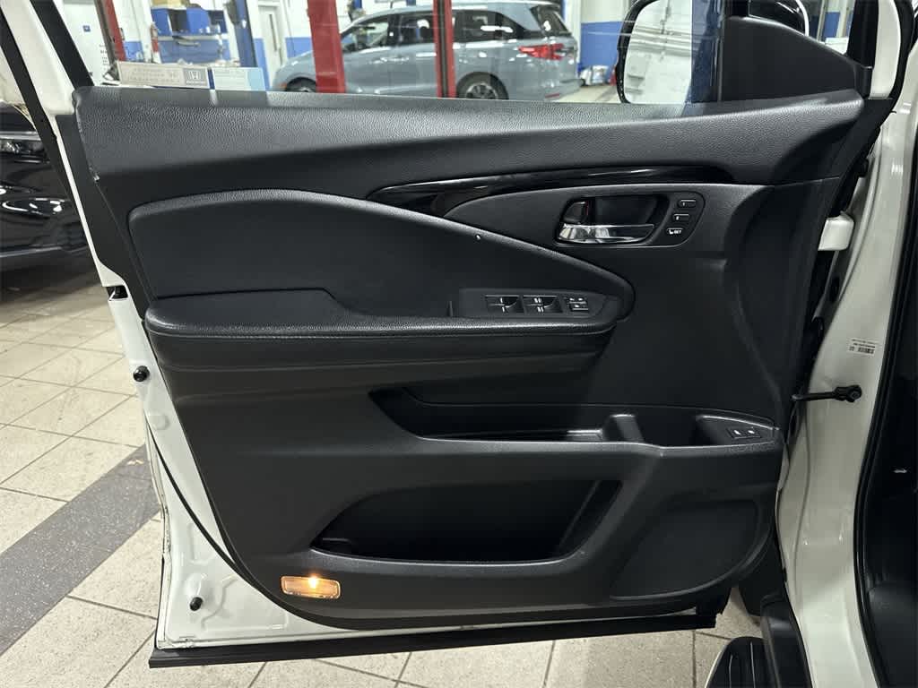 Thumbnail: 2018 Honda Pilot - 32