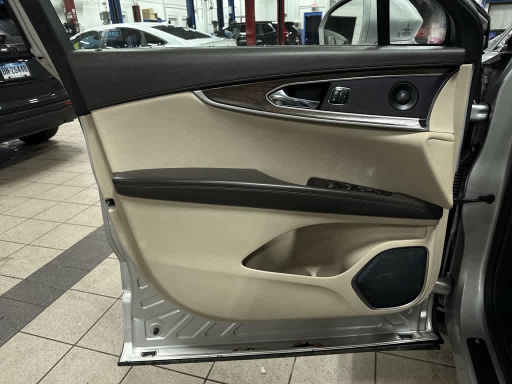 Thumbnail: 2016 Lincoln MKX - 33