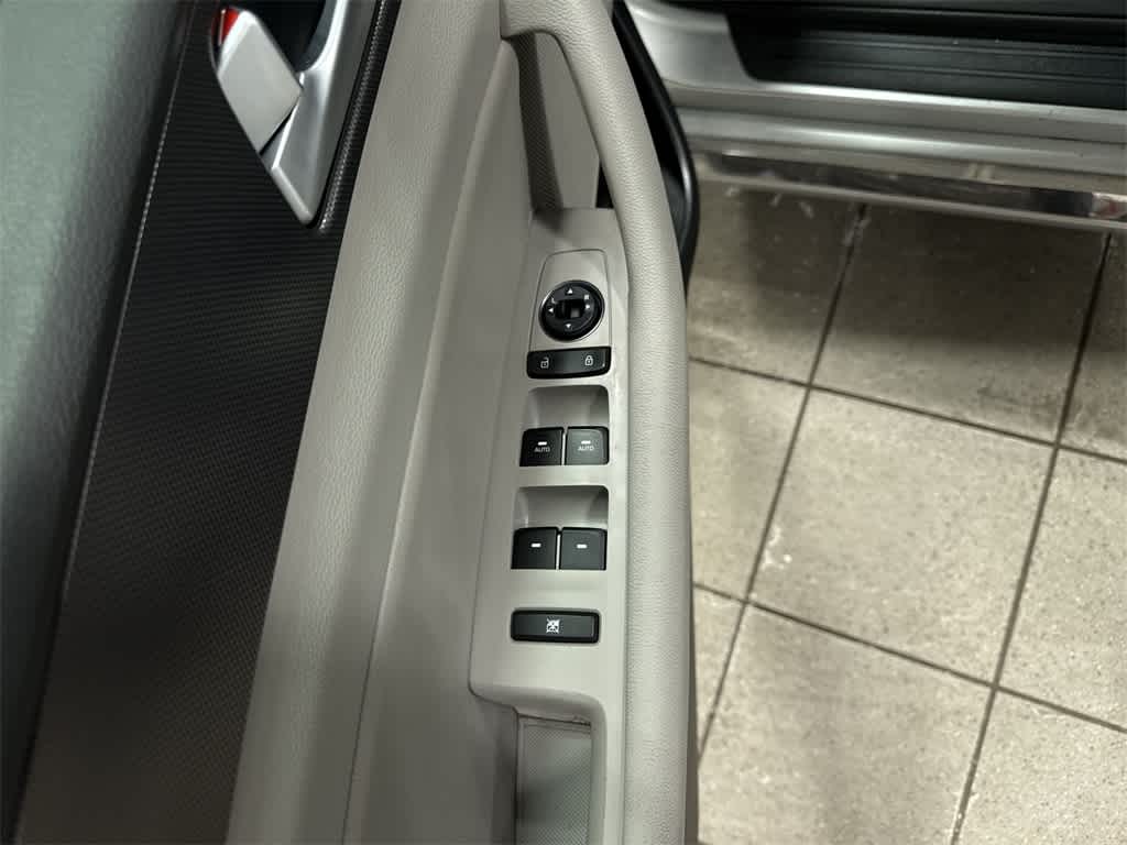 Thumbnail: 2015 Hyundai Sonata - 22