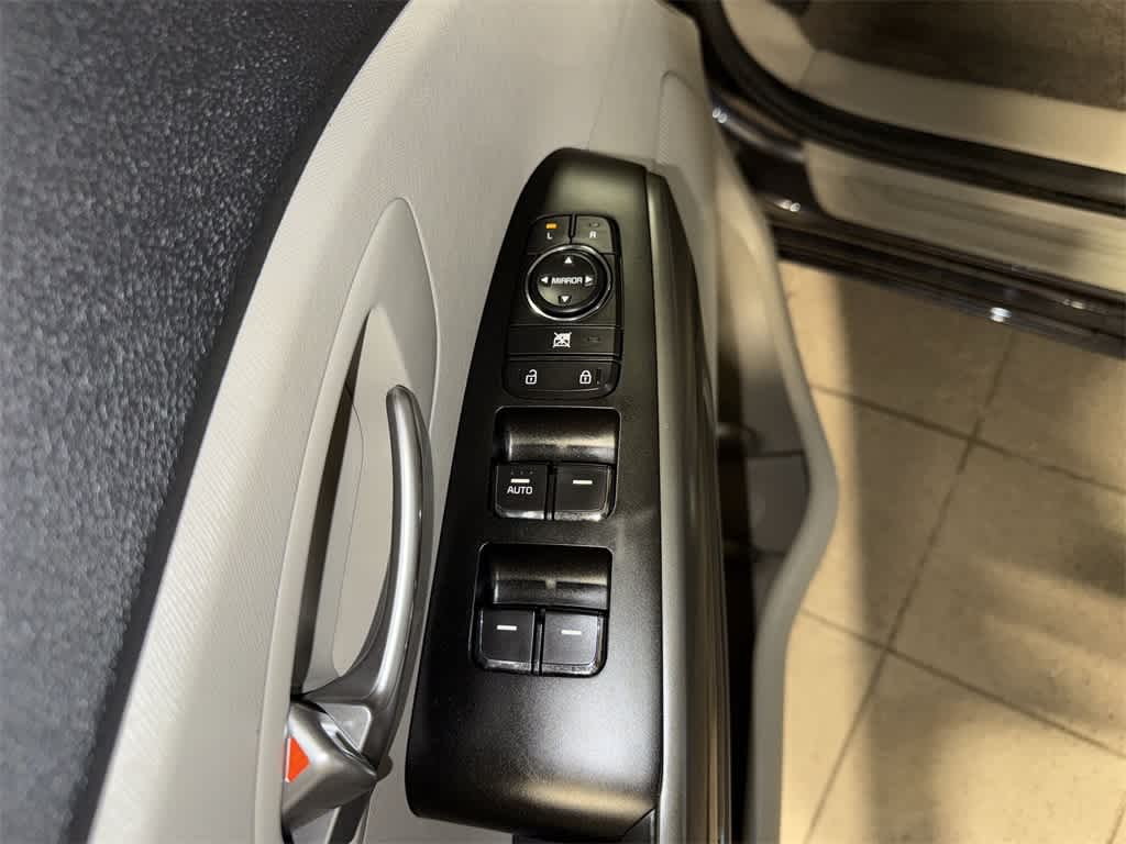 Thumbnail: 2019 Kia Sedona - 23