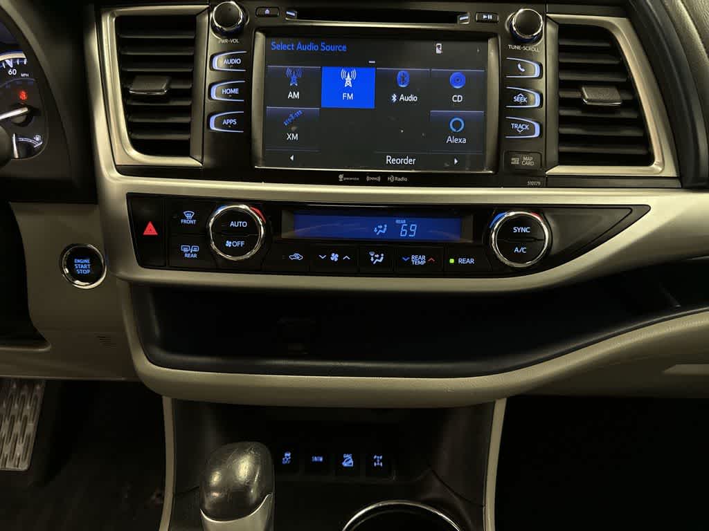Thumbnail: 2017 Toyota Highlander - 23