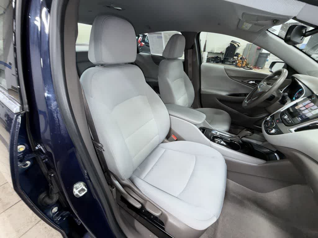 Thumbnail: 2018 Chevrolet Malibu - 16