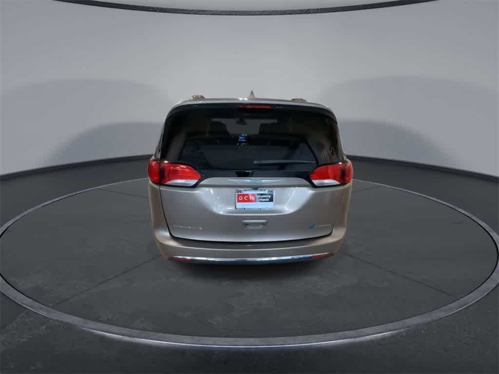 Thumbnail: 2018 Chrysler Pacifica - 7