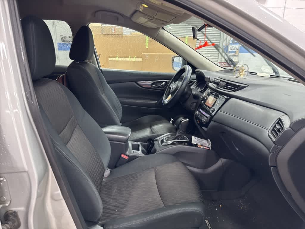 Thumbnail: 2017 Nissan Rogue - 14