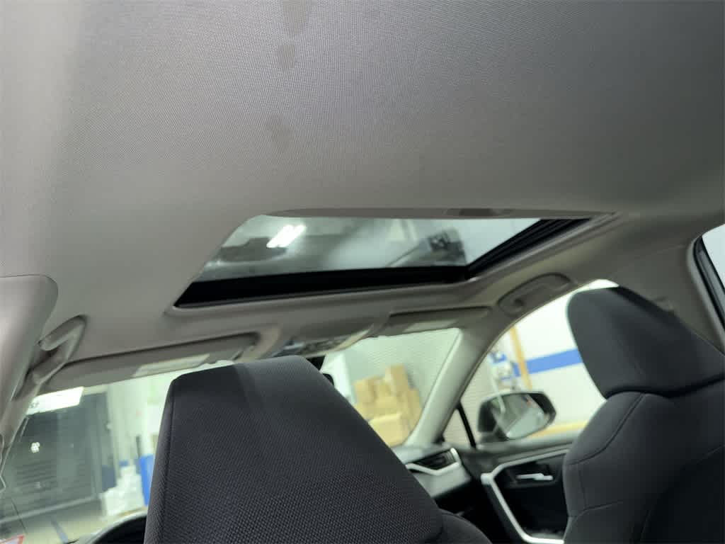 Thumbnail: 2019 Toyota RAV4 - 24