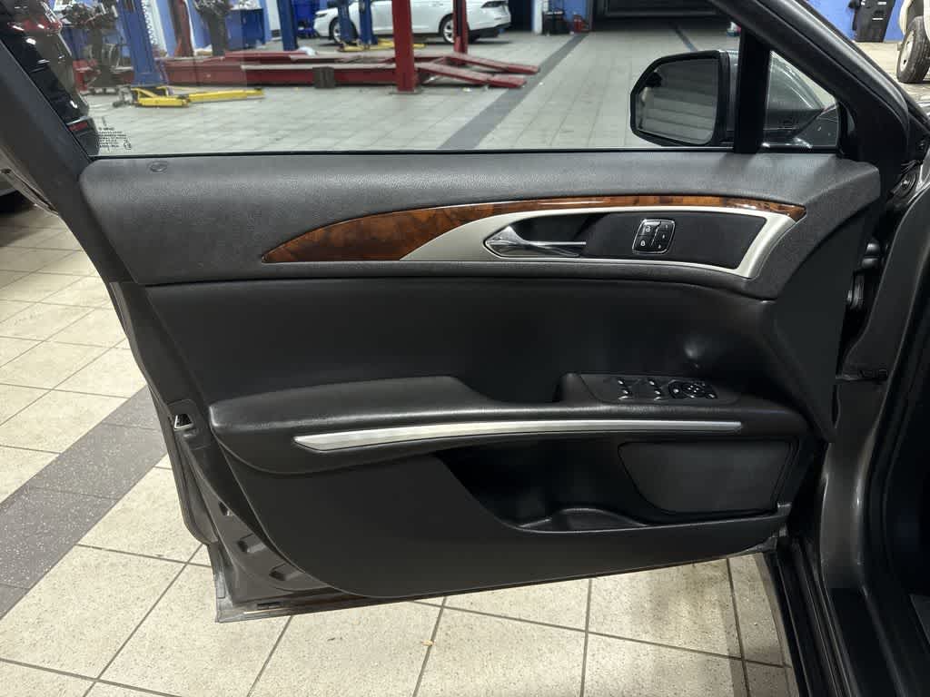 Thumbnail: 2014 Lincoln MKZ - 30