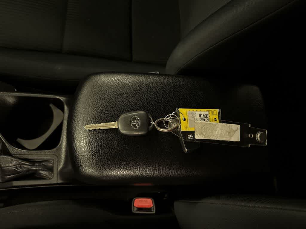 Thumbnail: 2015 Toyota RAV4 - 32