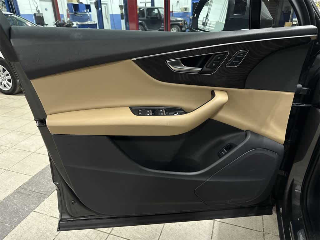 Thumbnail: 2022 Audi Q7 - 32