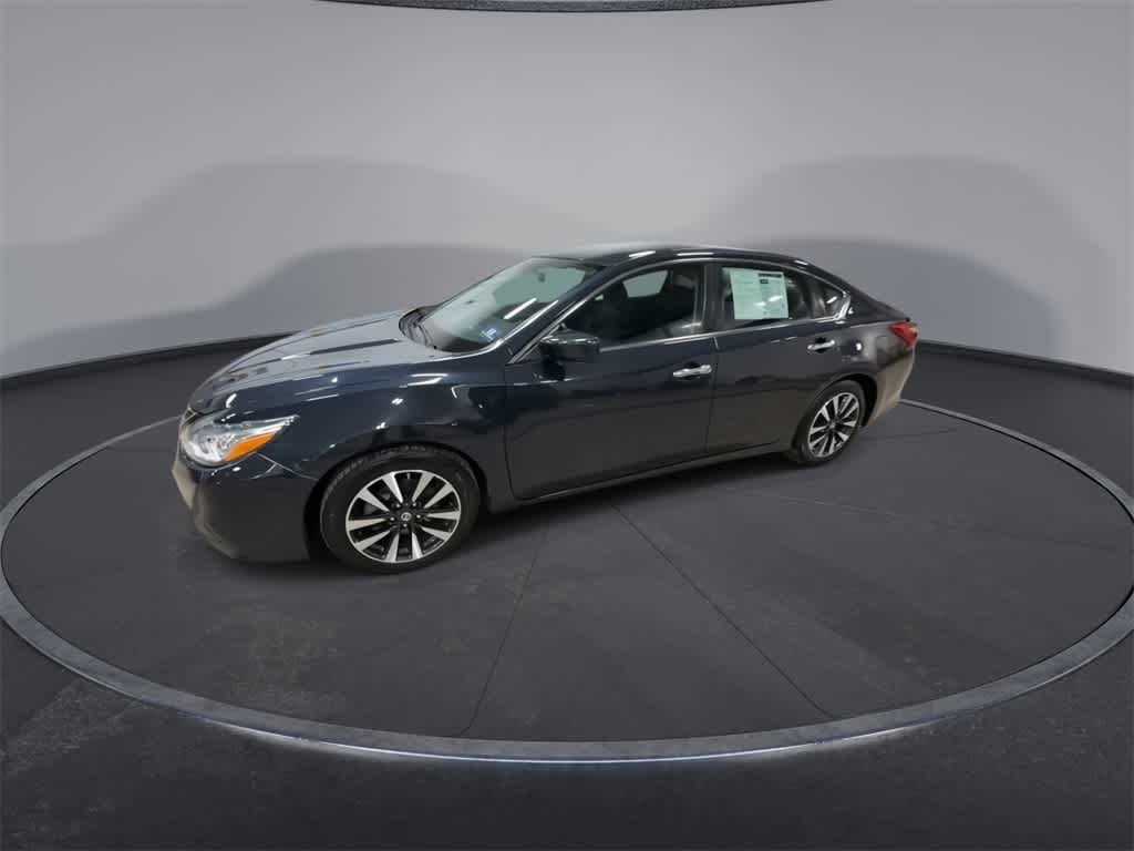 Thumbnail: 2017 Nissan Altima - 4