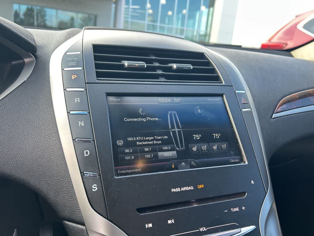 Thumbnail: 2014 Lincoln MKZ - 17