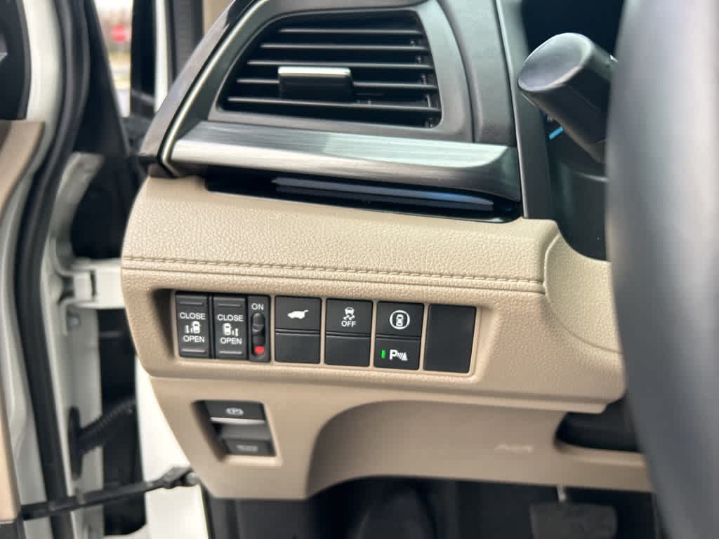 Thumbnail: 2023 Honda Odyssey - 21