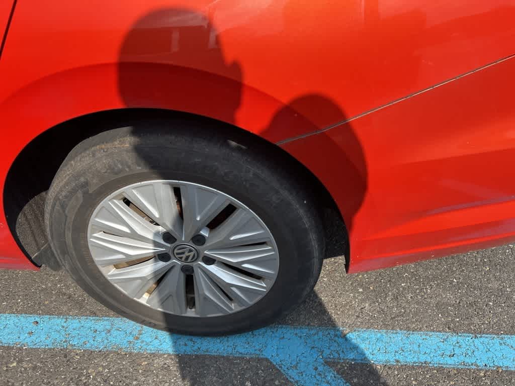 Thumbnail: 2019 Volkswagen Jetta - 10