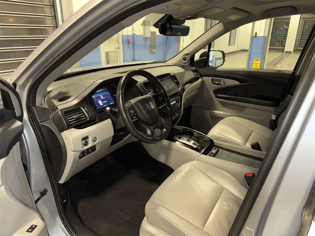 Thumbnail: 2019 Honda Pilot - 32