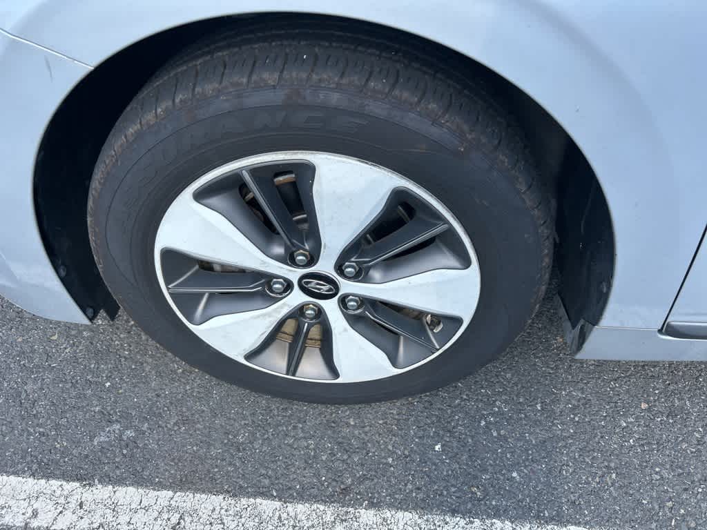 Thumbnail: 2019 Hyundai Ioniq - 13