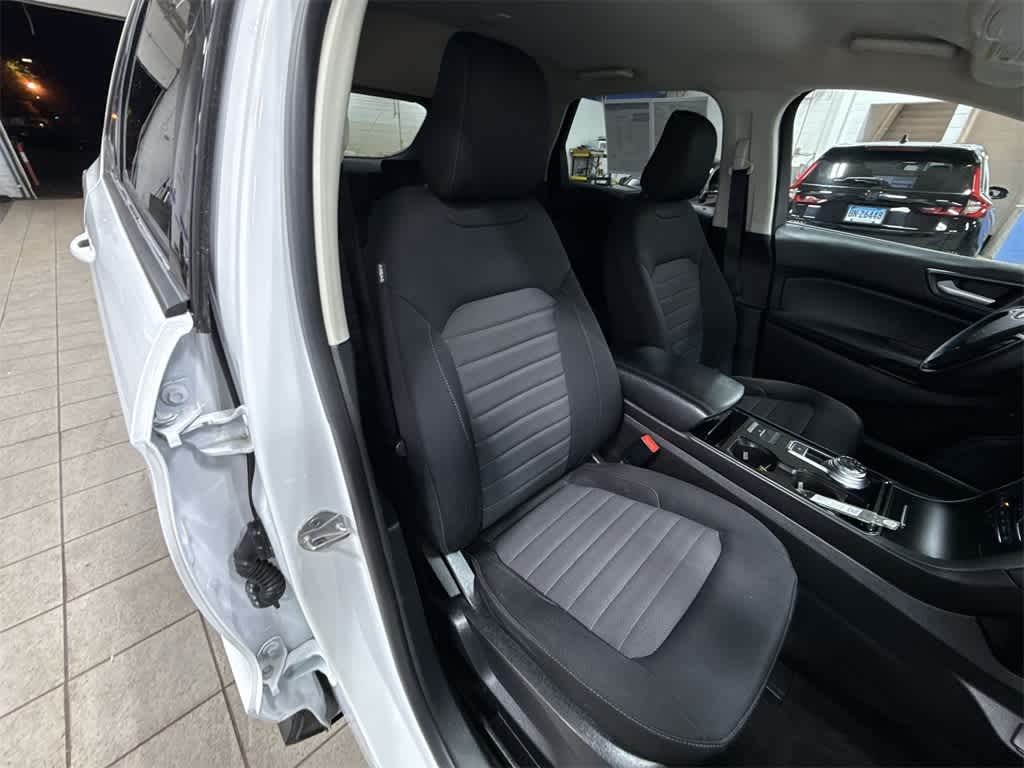 Thumbnail: 2020 Ford Edge - 16