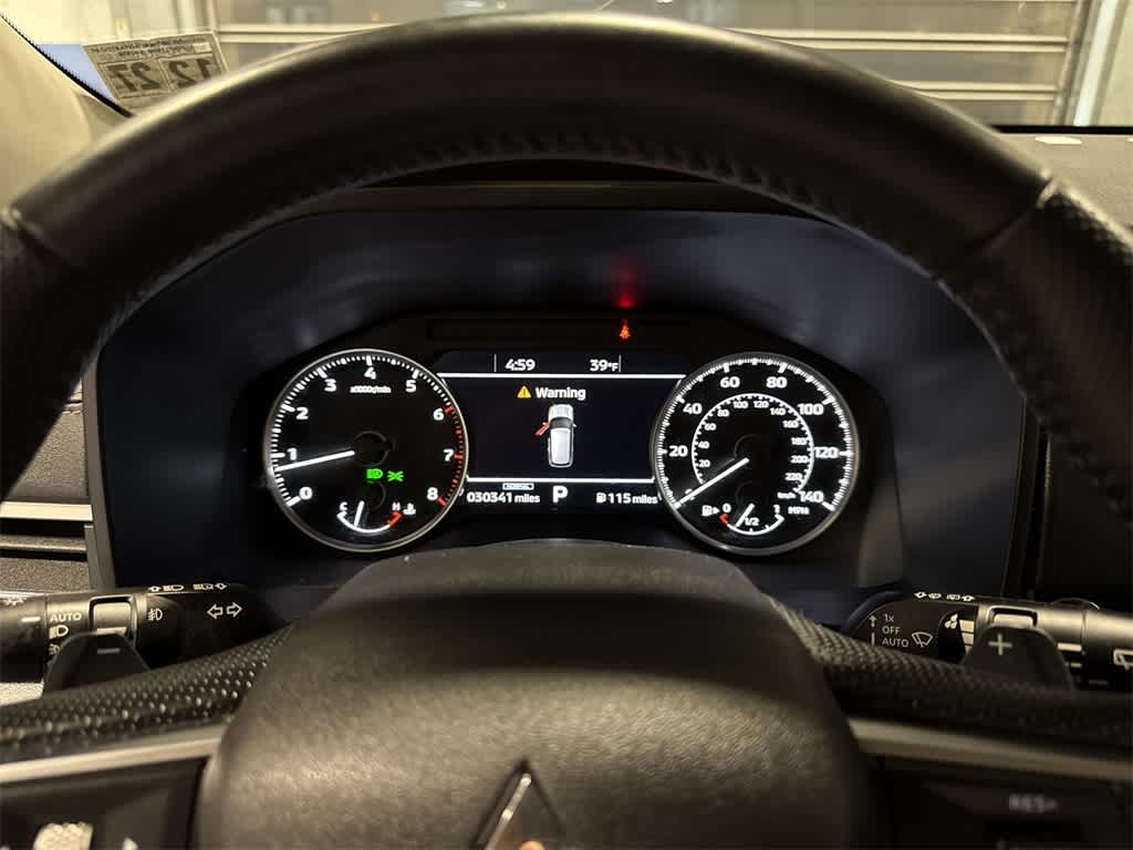 Thumbnail: 2023 Mitsubishi Outlander - 33