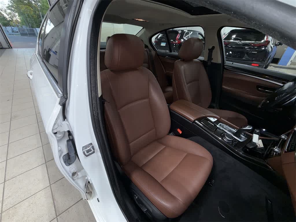 Thumbnail: 2016 BMW 5 Series - 16