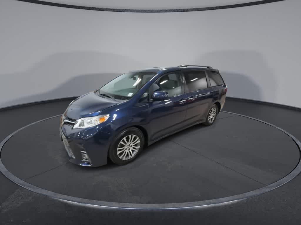 Thumbnail: 2020 Toyota Sienna - 4