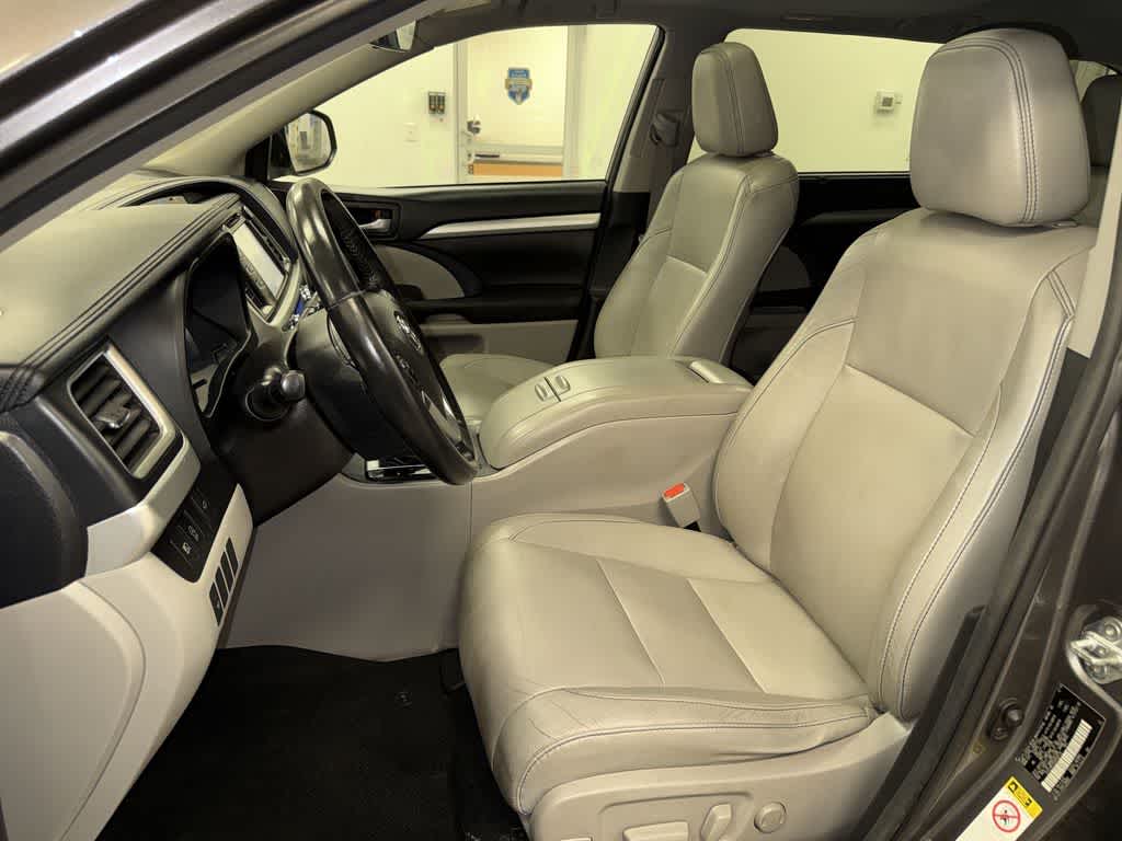 Thumbnail: 2017 Toyota Highlander - 15